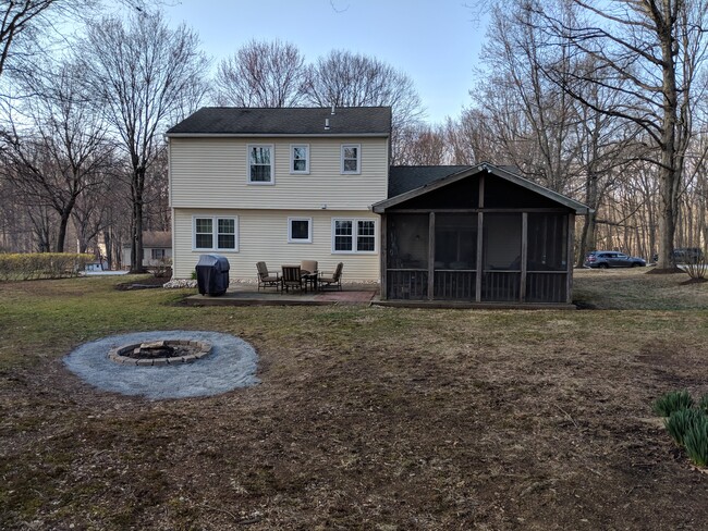 Backyard w/firepit - 2042 Fawn Ln