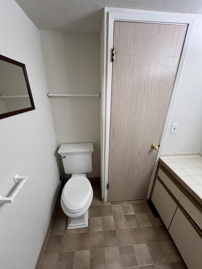 Building Photo - 100 S Davies Rd