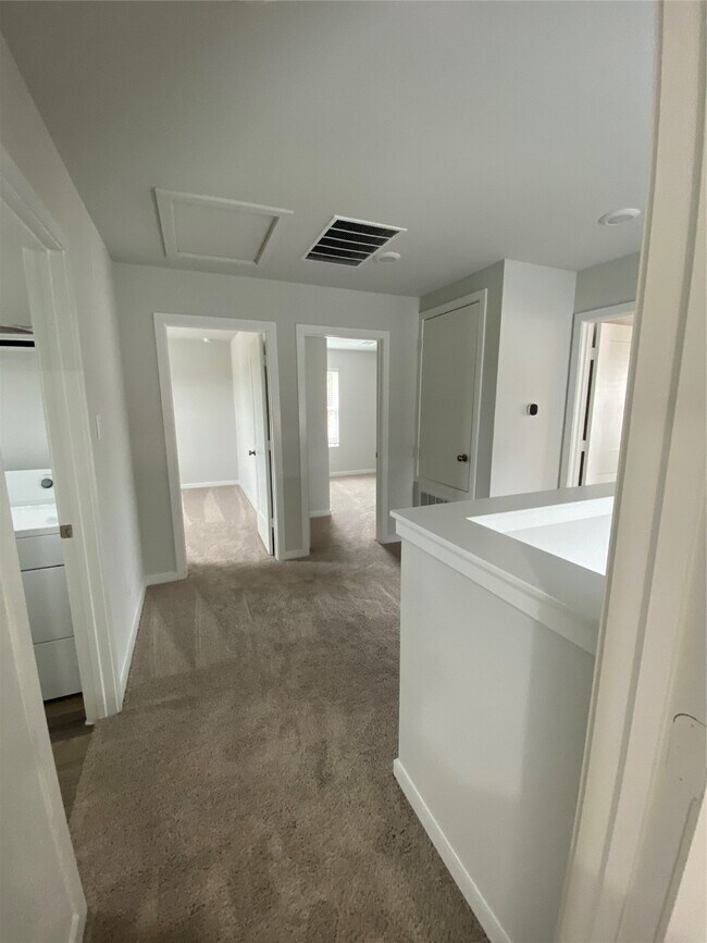 Building Photo - 122 Alset Dr