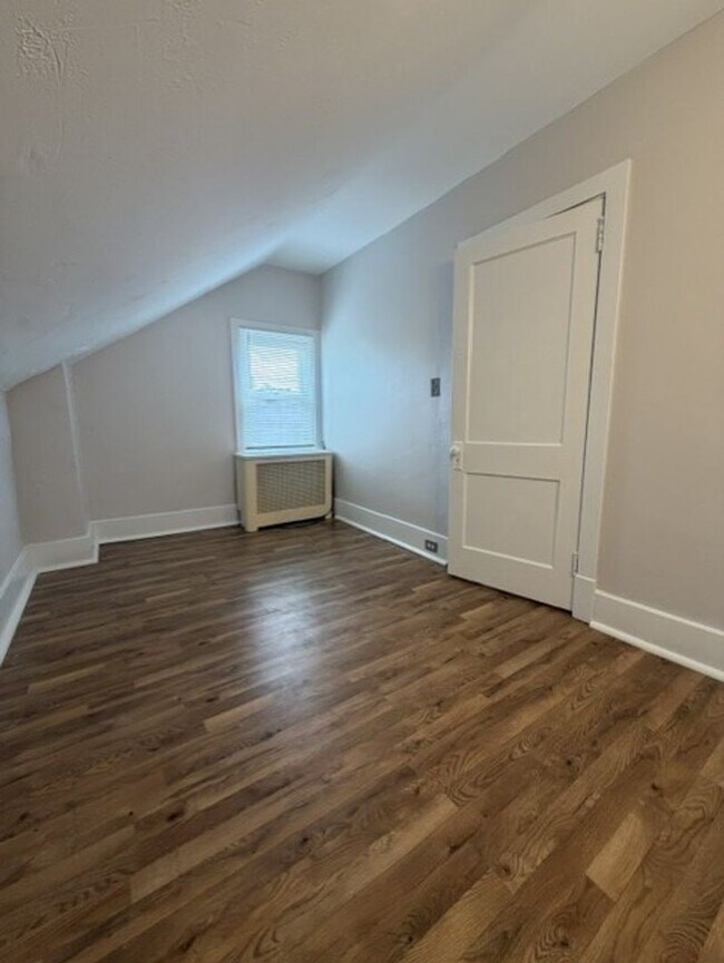 Building Photo - 256 Mabrick Ave