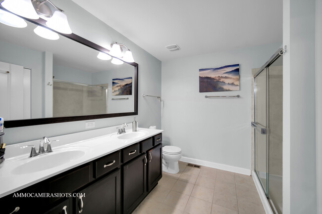 Building Photo - 2305 Brookstone Dr