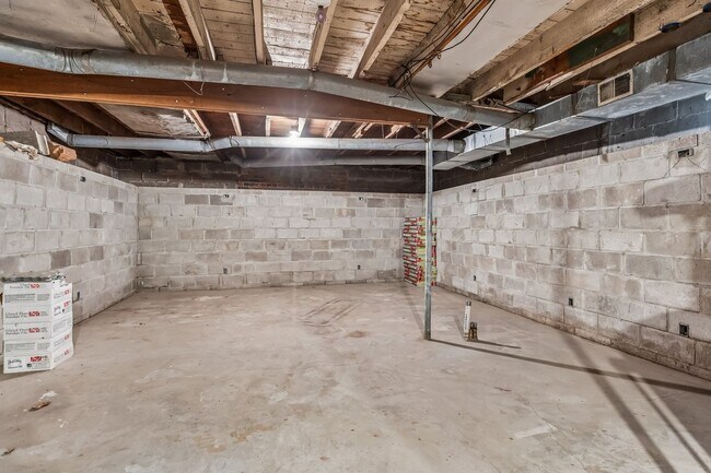 Building Photo - 535 N Pebble St