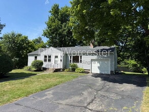 Building Photo - 122 Crescent St