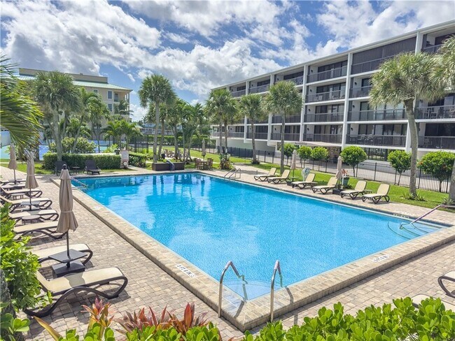 Building Photo - 4141 Ocean Dr