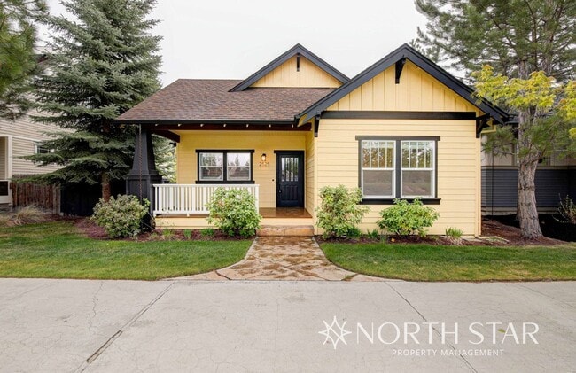Building Photo - Stunning 3 bed/3 bath in Summit West