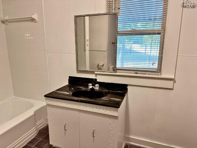 Building Photo - 3008 Cumberland Ave