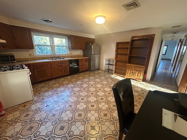 Building Photo - 22 Norcross St