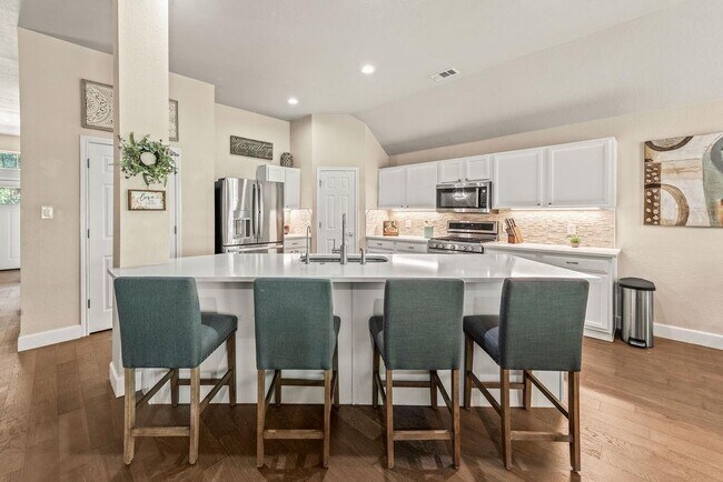 Building Photo - 4221 N Summercrest Loop