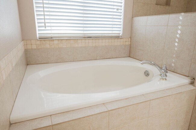 Building Photo - Beautiful Home in a Guard Gated Community