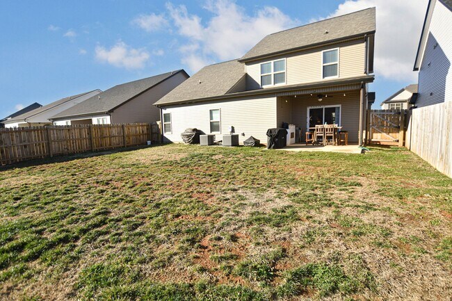 Building Photo - Pet Friendly Four Bedroom!