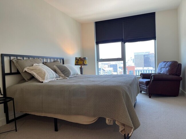 Building Photo - 2 Bedroom-2 Bathroom Fully Furnished Condo...