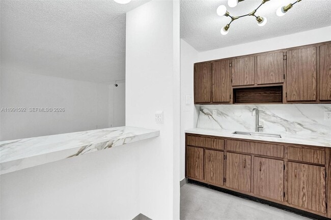 Building Photo - 5325 SW 77th Ct