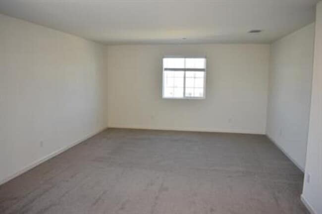 Building Photo - 4297 Lasalle Dr