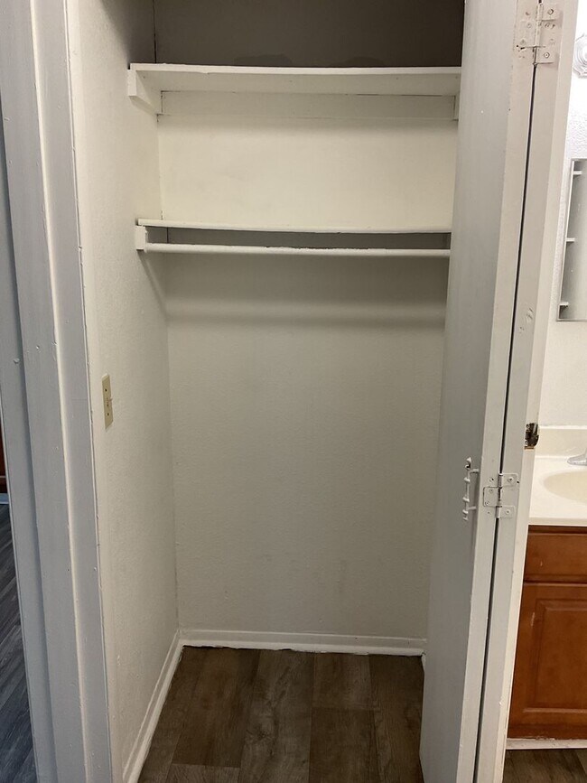 Building Photo - Spacious 1/1! Up to 2 Months Free! Same Day Approvals!