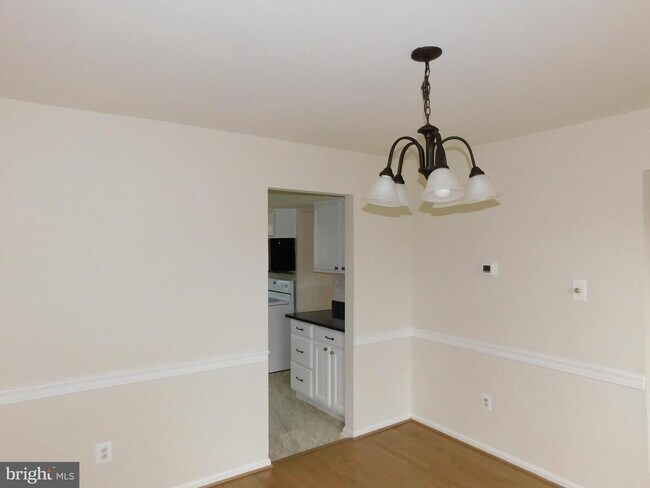 Building Photo - 916 Pointer Ridge Dr