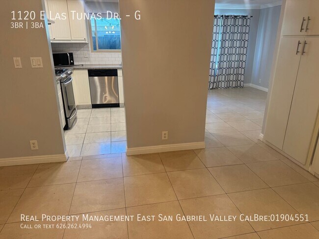 Building Photo - 1120 E Las Tunas Dr