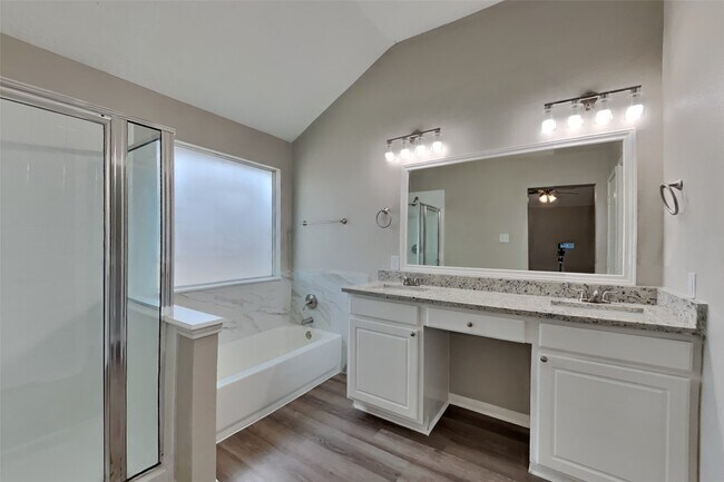 Building Photo - 2114 Blossom Creek Dr