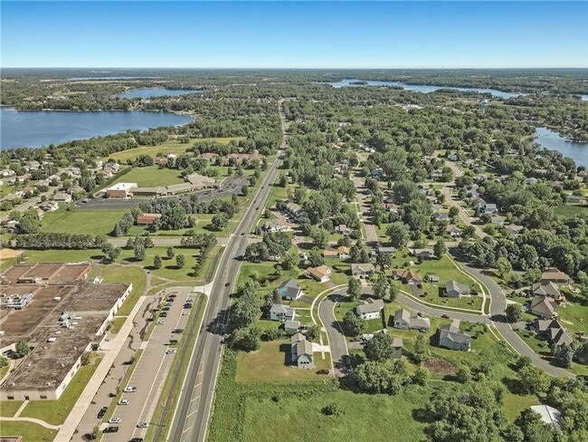 Building Photo - Rare 3 bed 4 bath no upgrade left out! 2 full kitchens, great views, dont miss out!