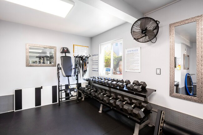 Building Photo - 2721 2nd St