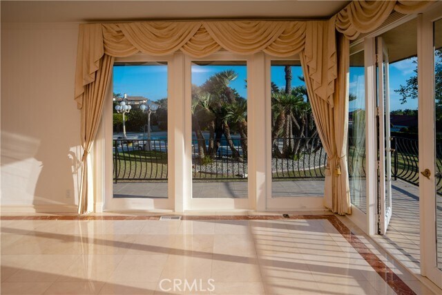 Building Photo - 984 La Cresta Pl