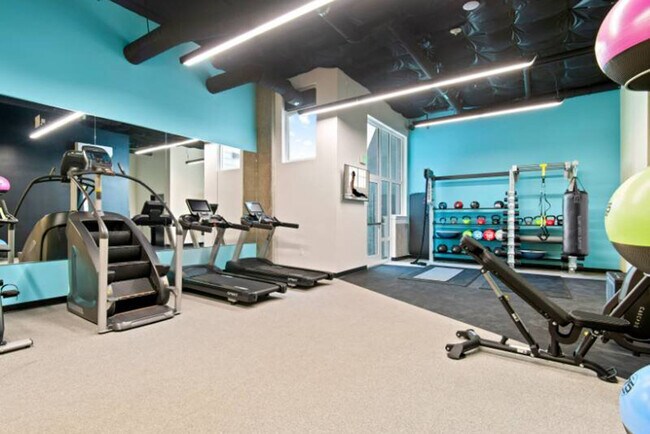 Building Photo - 2222 15th Ave W