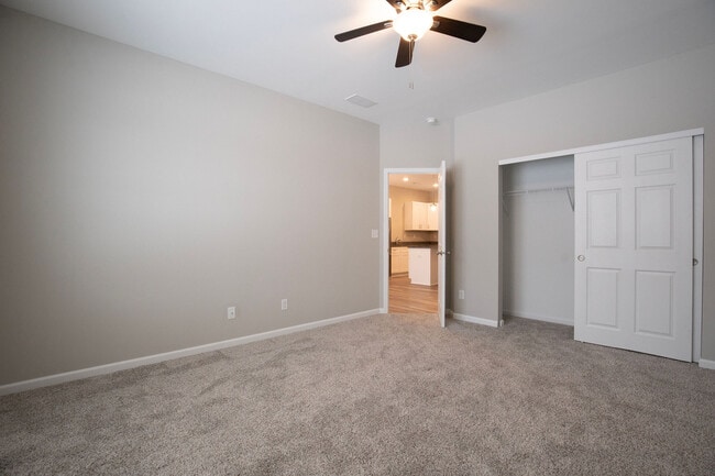 Building Photo - 344 E Stratford Ave