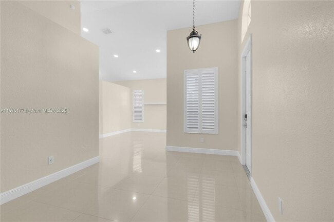 Building Photo - 4108 NE 22nd St