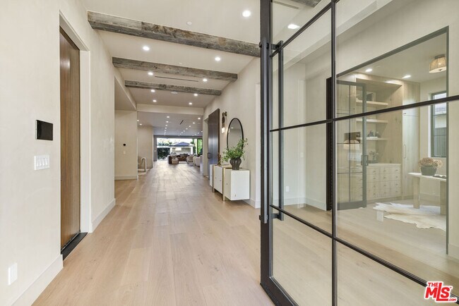 Building Photo - 14273 Greenleaf St