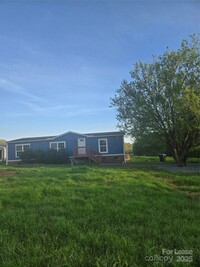 Building Photo - 1523 W Sandy Ridge Rd