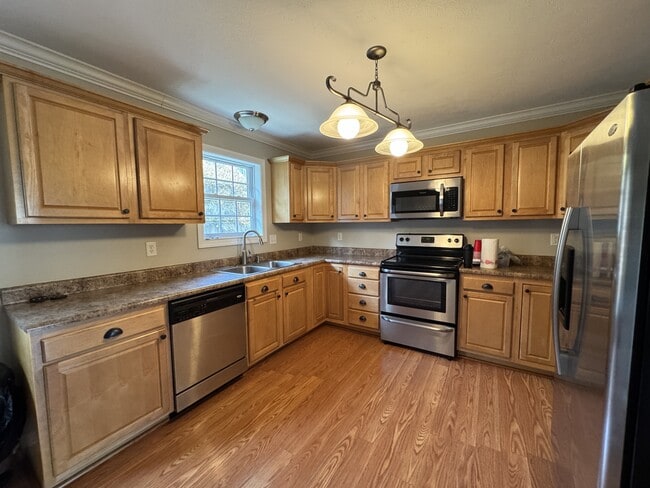 Building Photo - 822 Quadrilla St