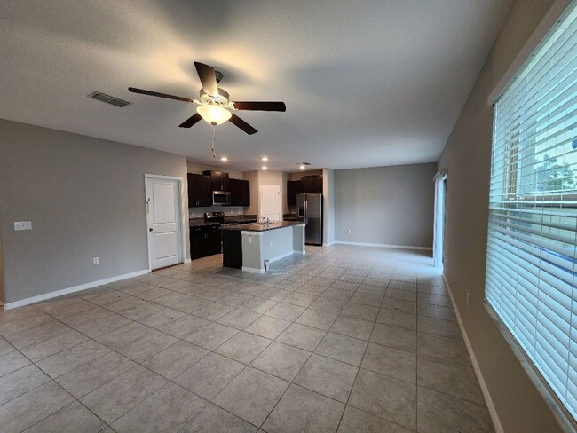 Building Photo - Gorgeous 4-Bedroom, 2.5-Bathroom Home in R...