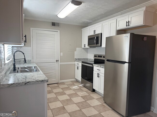 Building Photo - 452 Lexington Dr