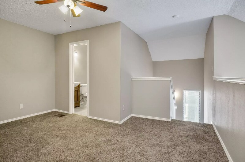 Building Photo - 2300 Balsam Dr