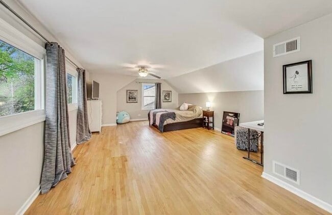 Building Photo - 1232 W Jefferson Ave