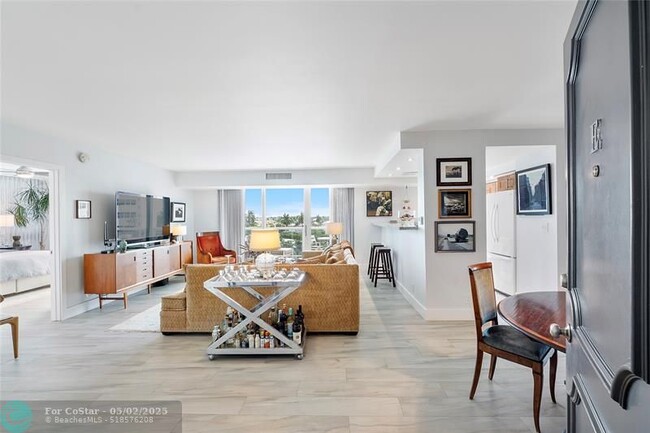 Building Photo - 2715 N Ocean Blvd
