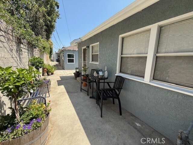 Building Photo - 1002 N Glenoaks Blvd