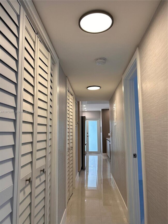 Building Photo - 2430 NE 135th St