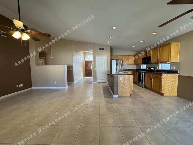 Building Photo - Beautiful Single-Story 3BR Home with Priva...