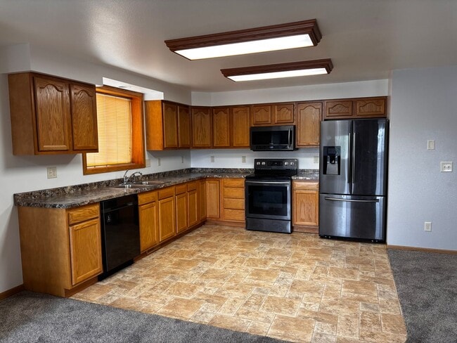 Building Photo - 1008