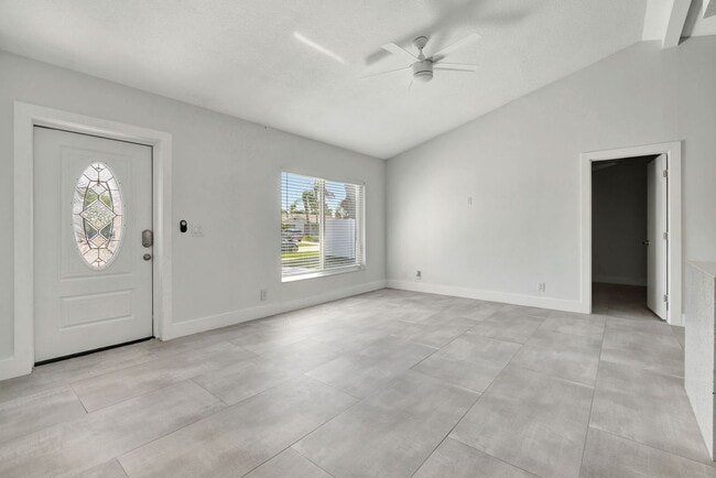 Building Photo - 102 Village Cir