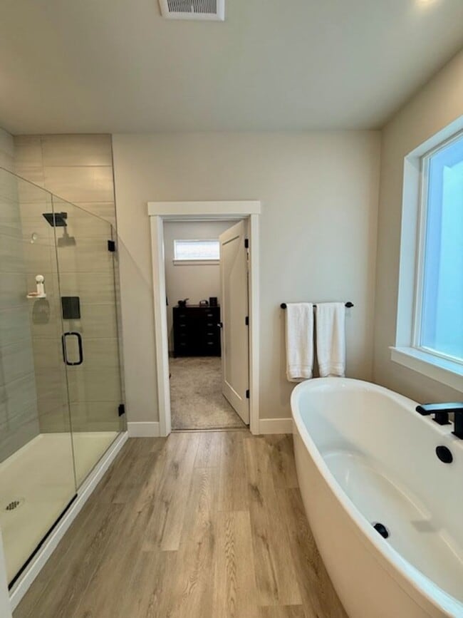 Building Photo - Beautiful Easton 3 Bedroom Home | Primary Suite on Main | Loft + A/C | Community Pools & Amenities