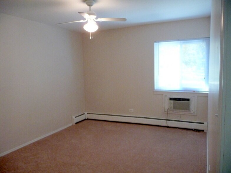 Building Photo - 1806 Hemlock Pl