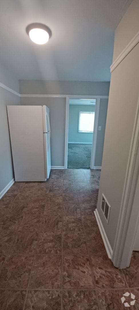 Building Photo - Beautiful 1 bedroom apartment close I-675