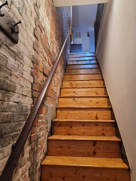 Building Photo - 503 W Lexington St