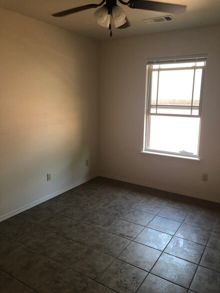 Building Photo - 240 Ashley Dr