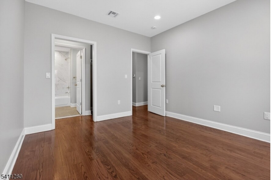 Building Photo - 579 S 12th St