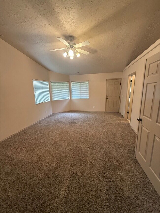 Building Photo - 1569 Tamarisk Dr