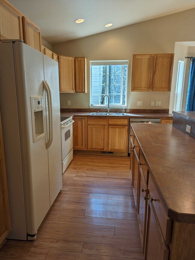 Building Photo - 140 Barron Way