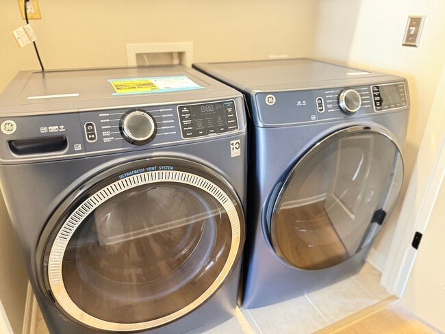 Building Photo - Nearly New Davidson Townhome | 3BR + Flex Space | 2-Car Garage | Minutes to Downtown