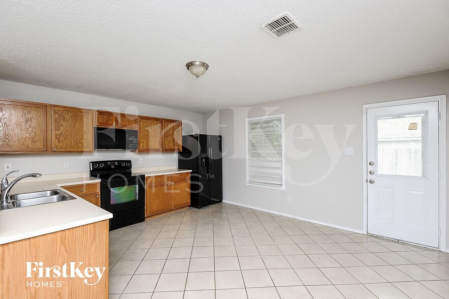 Building Photo - 8771 Cove Meadow Ln